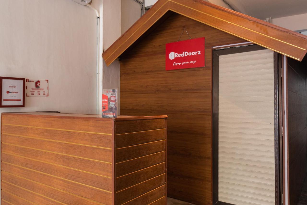 RedDoorz near Sun Plaza Medan 2 Hotel Esterno foto