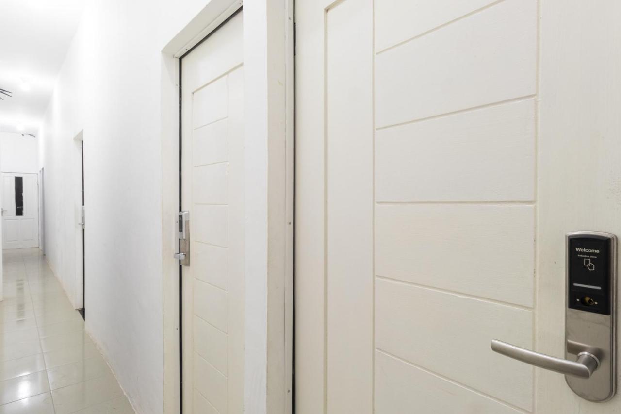 RedDoorz near Sun Plaza Medan 2 Hotel Esterno foto